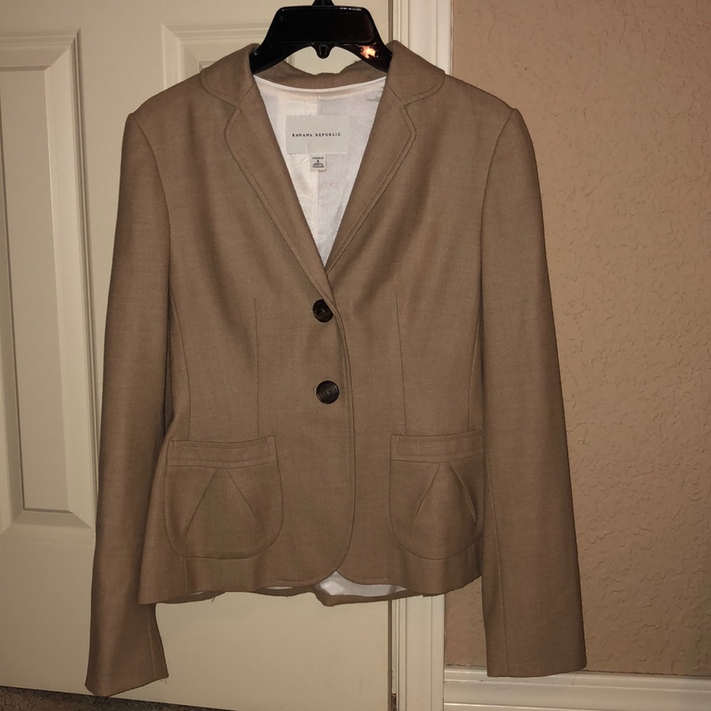 Banana Republic sz 4 light brown wool blazer.